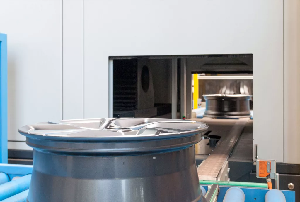 Fördertechnik: Bearbeitung von Felgen mit einem ACSYS-Lasersystem als maßgeschneiderte Inline-Lösung